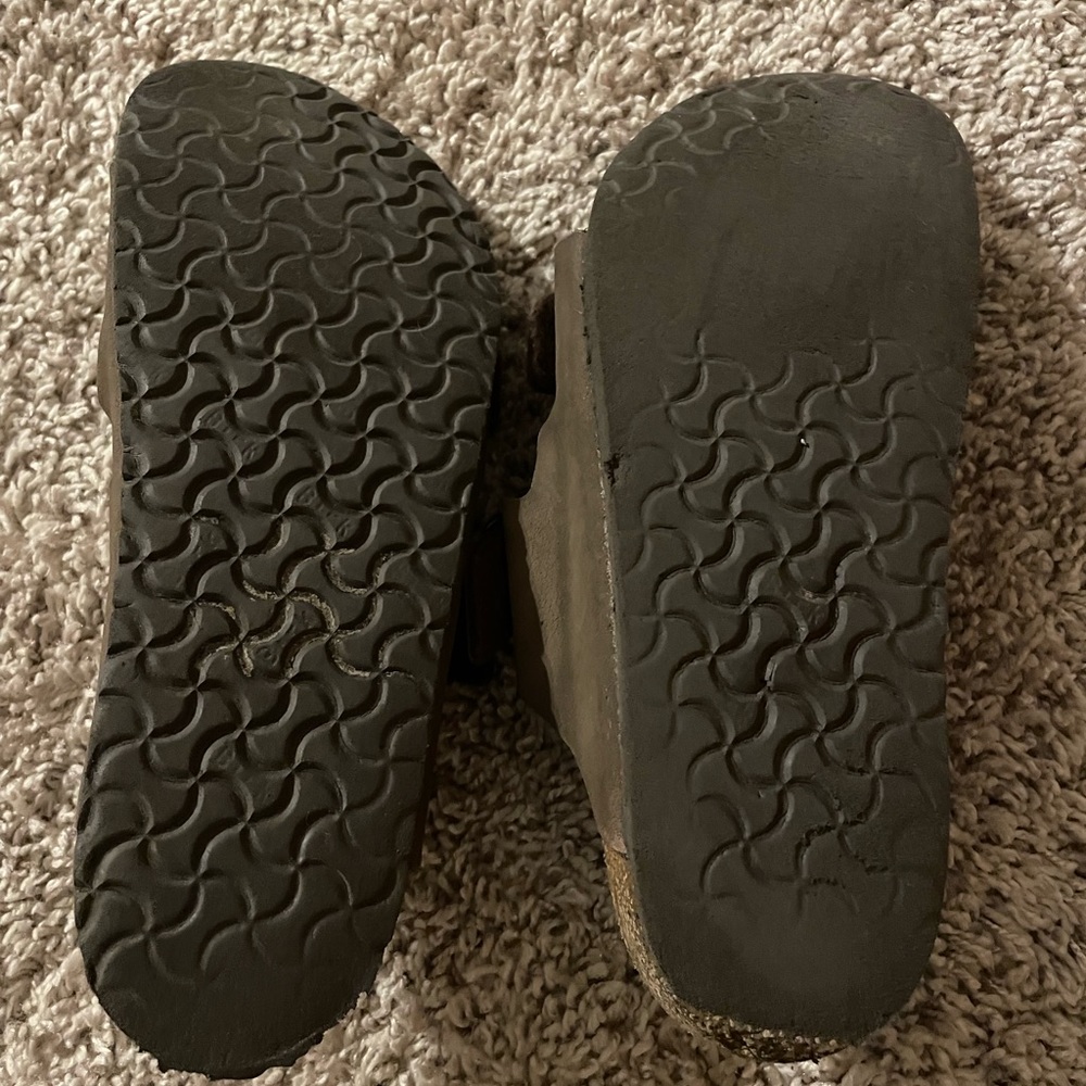 Birkenstock Arizona Size 34 - well loved.